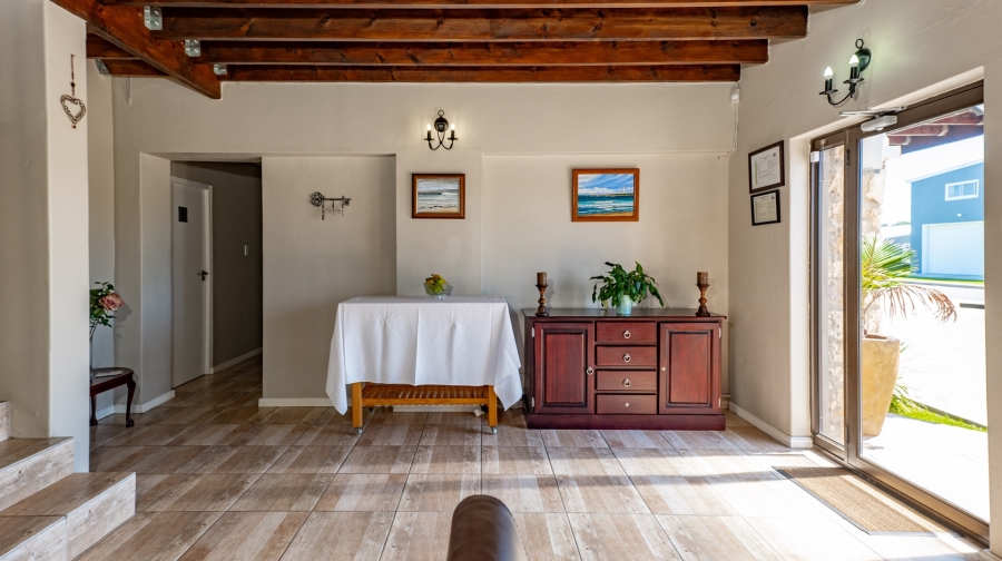 9 Bedroom Property for Sale in Struisbaai Western Cape